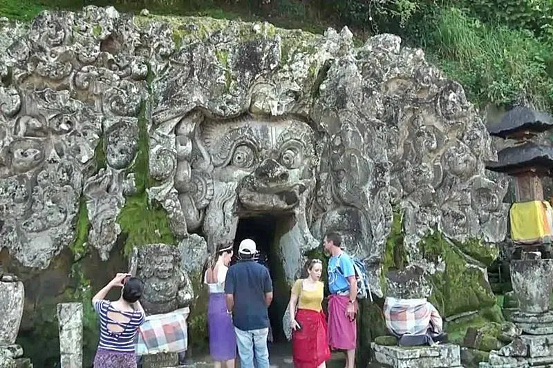 Hand Washing The Elephant + Archeological Tour 9